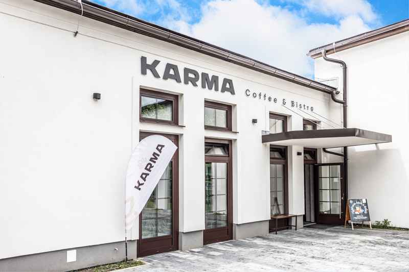 Budova Karma Coffee & Bistro